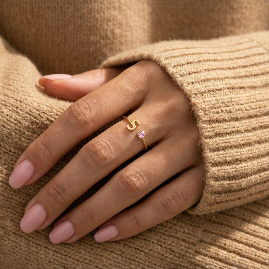 Bague réglable avec pierre de naissance initiale
