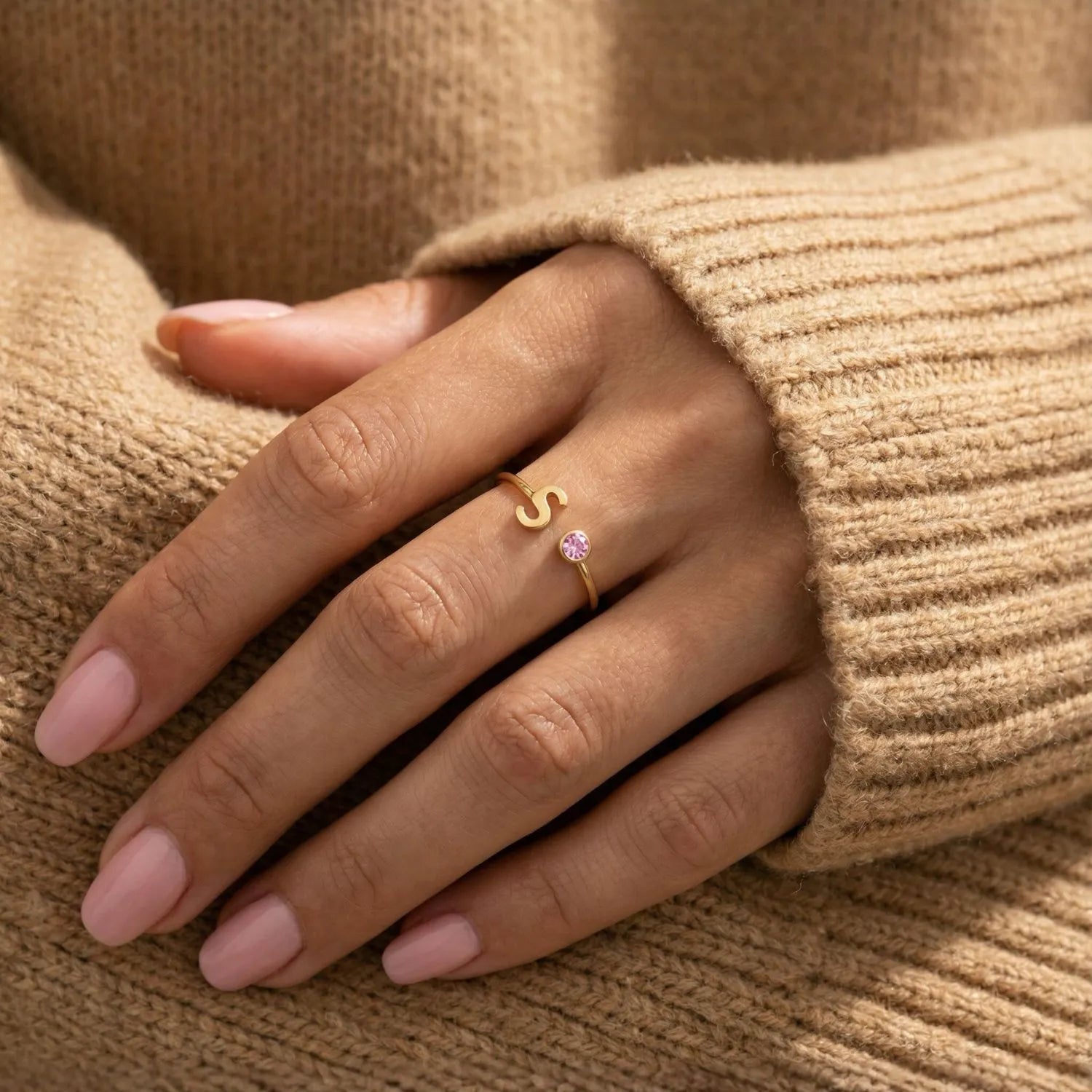 Bague réglable avec pierre de naissance initiale