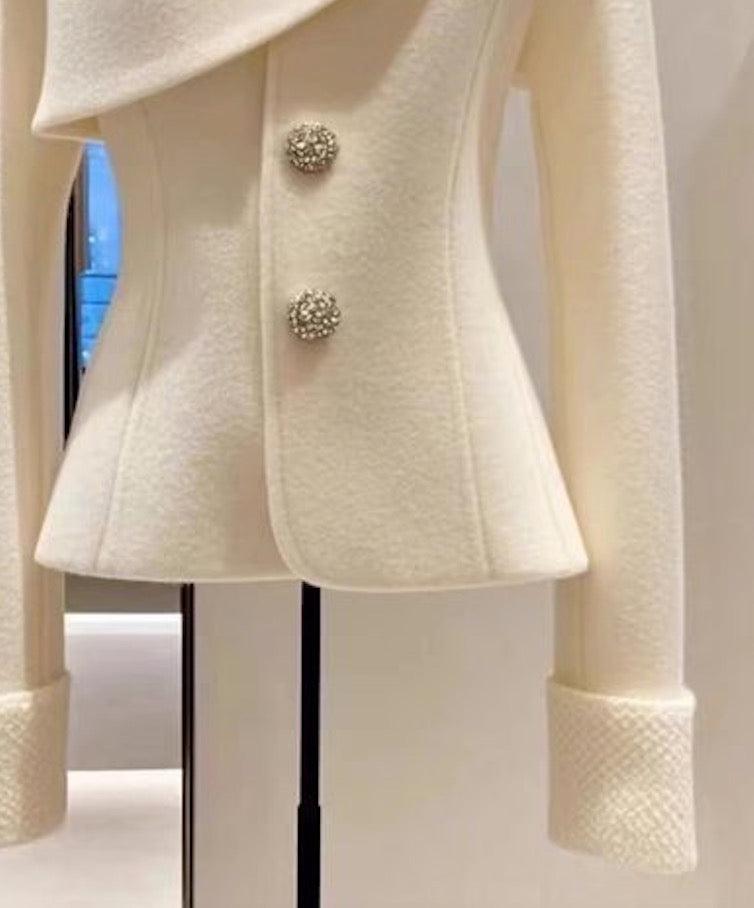Lola | Blazer Asymétrique avec Boutons