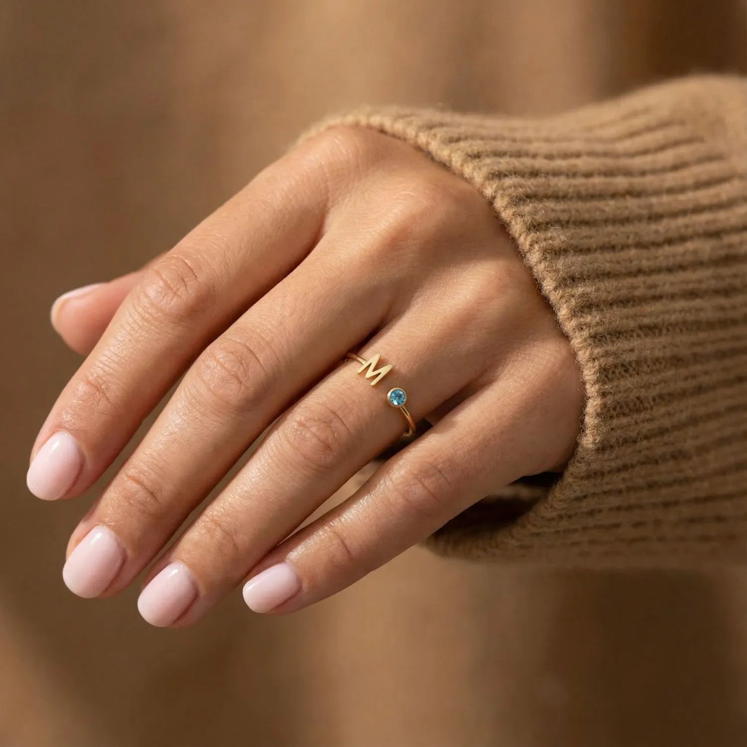 Bague réglable avec pierre de naissance initiale