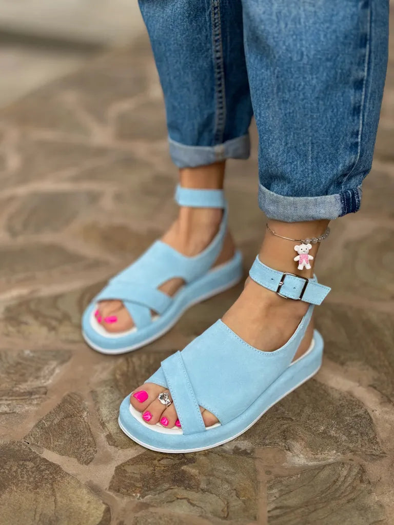 Kasey | sandales romaines tendance avec boucle en forme de poisson pour l'été