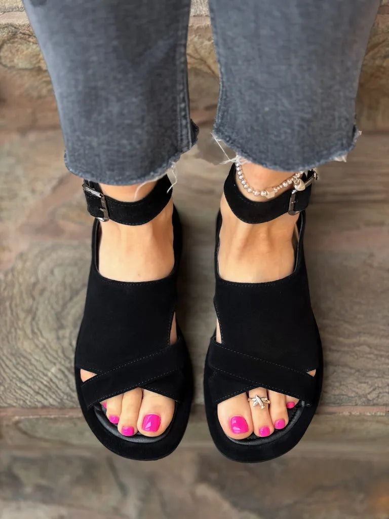 Kasey | sandales romaines tendance avec boucle en forme de poisson pour l'été