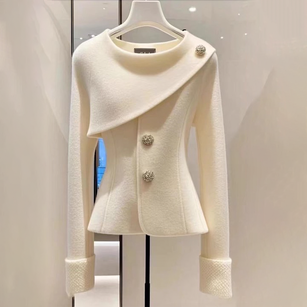 Lola | Blazer Asymétrique avec Boutons