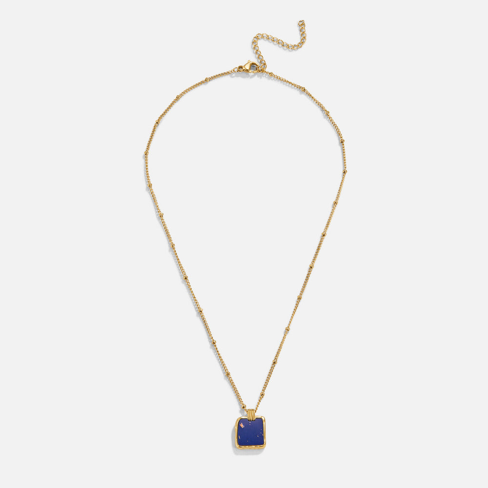 Le collier pendentif bleu