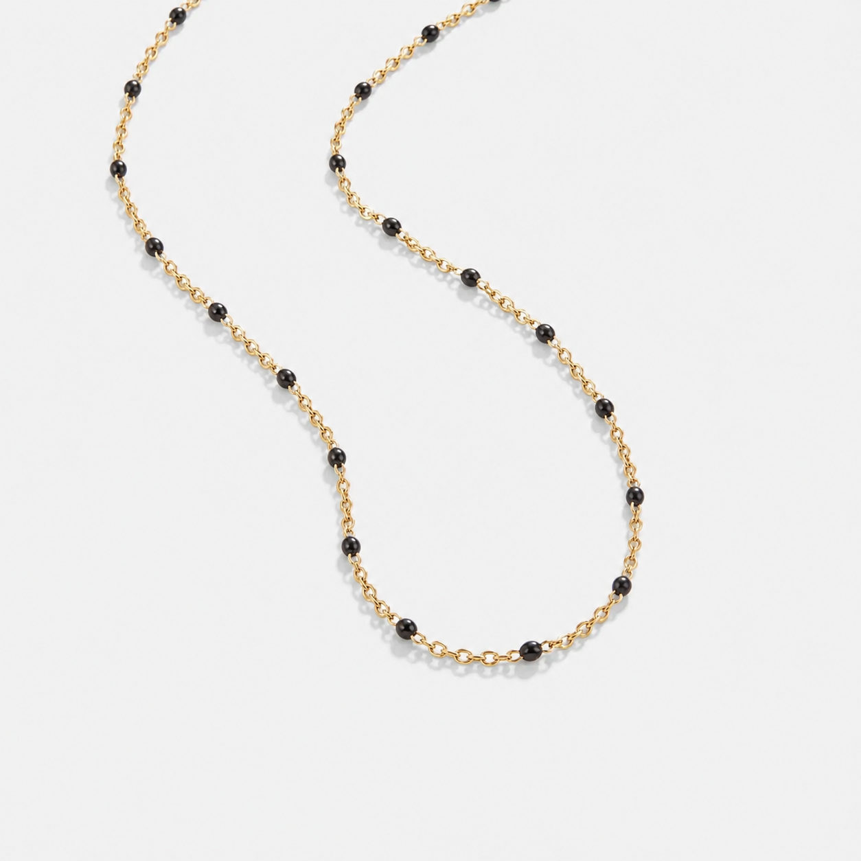 Collier de perles noires