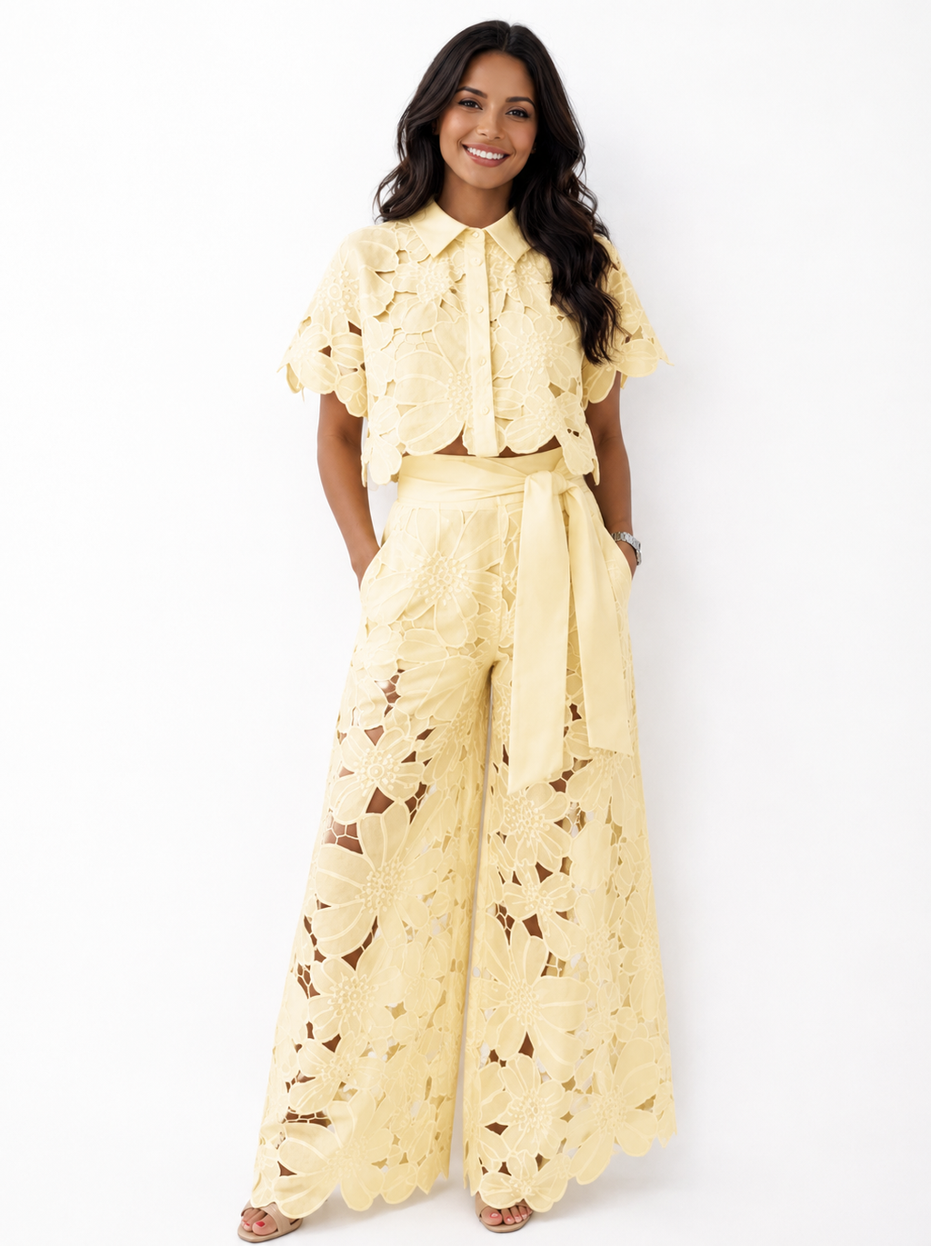 Ensemble Femme Élégant et Fluide avec Dentelle Florale