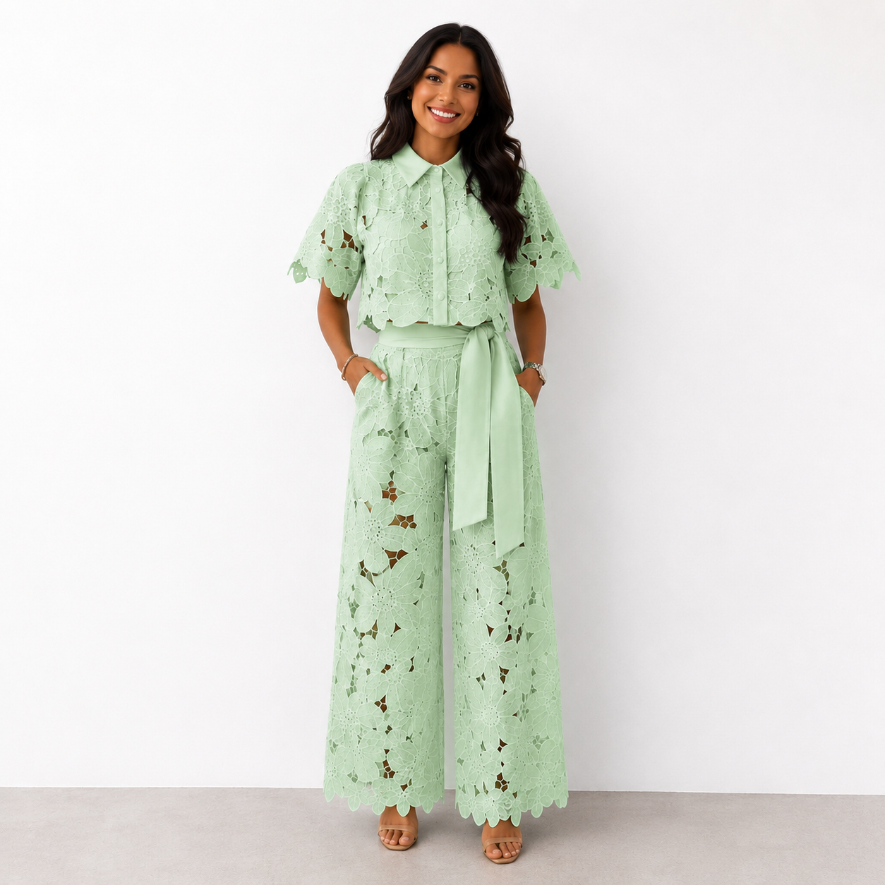 Ensemble Femme Élégant et Fluide avec Dentelle Florale