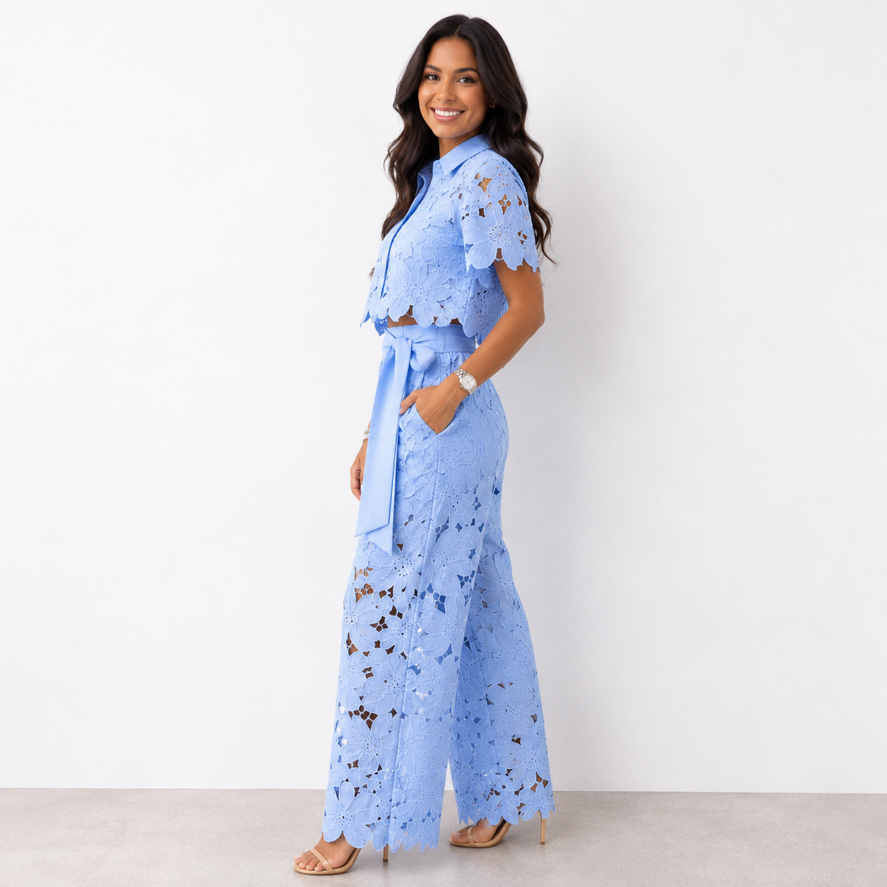 Ensemble Femme Élégant et Fluide avec Dentelle Florale