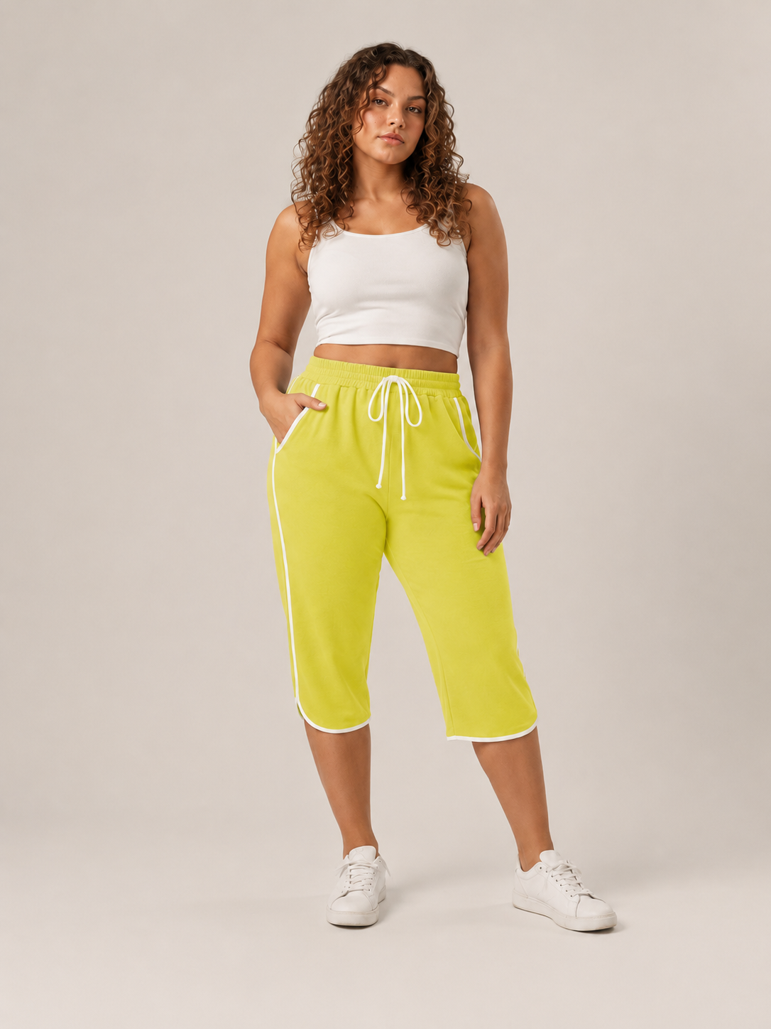 Tilmara - Pantalon capri pour femmes avec bande contrastante sur le côté et cordon de serrage
