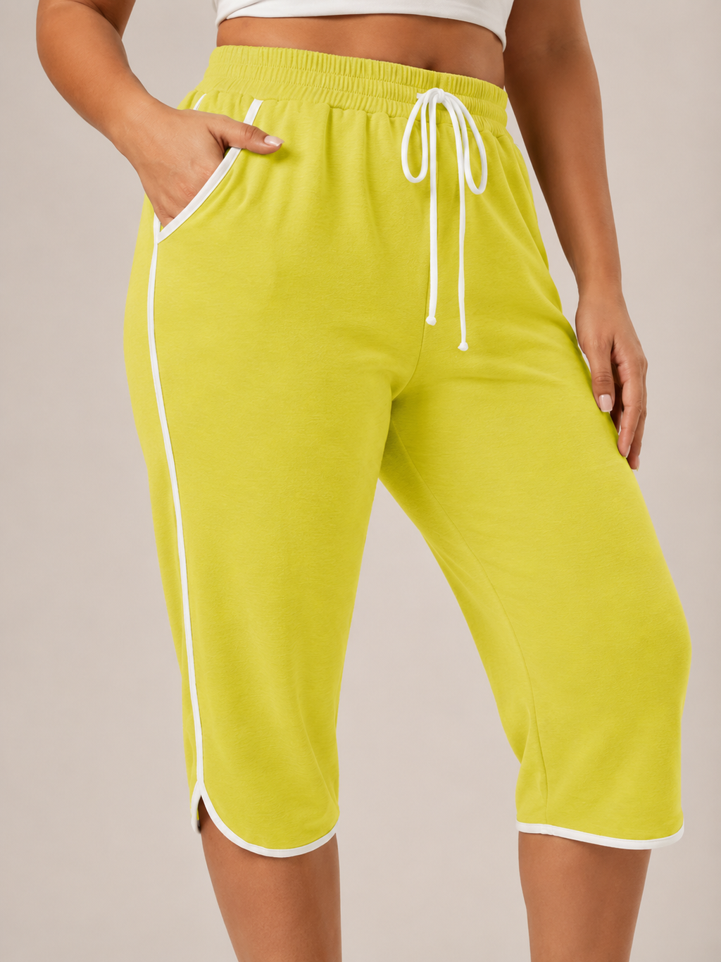 Tilmara - Pantalon capri pour femmes avec bande contrastante sur le côté et cordon de serrage