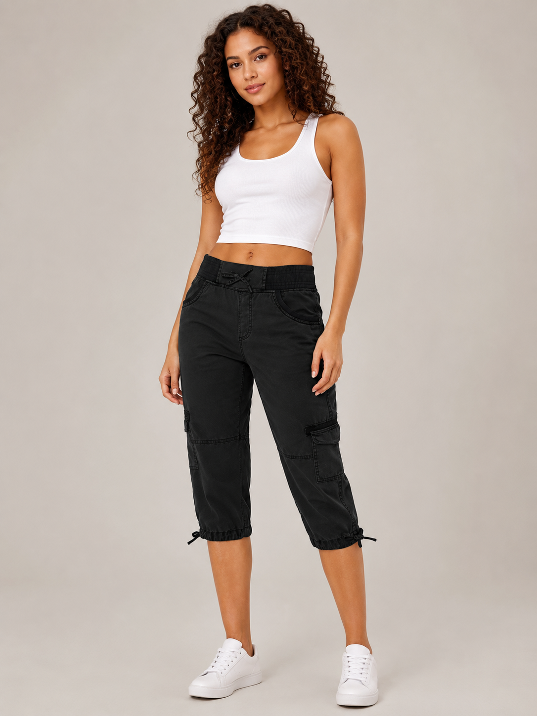Teodora - Pantalon capri cargo pour femmes avec poches cargo et bords ajustables