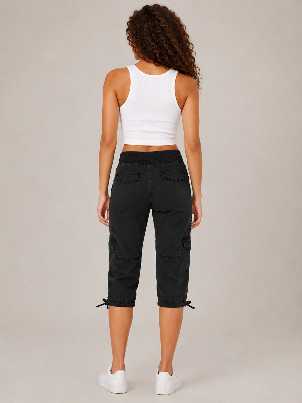 Teodora - Pantalon capri cargo pour femmes avec poches cargo et bords ajustables