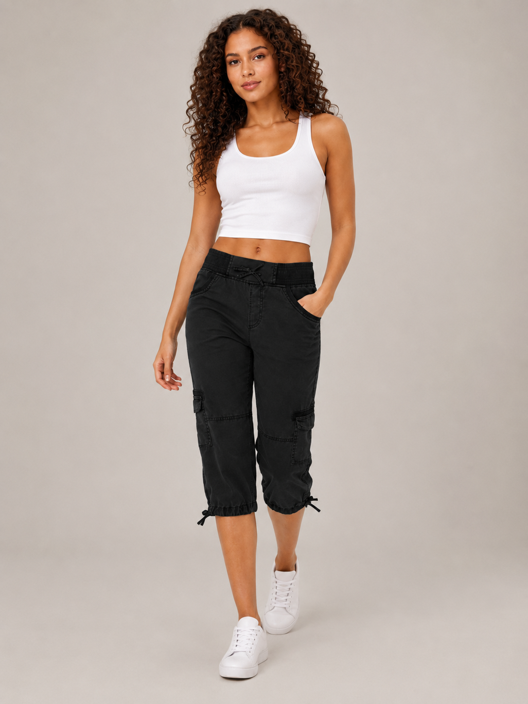 Teodora - Pantalon capri cargo pour femmes avec poches cargo et bords ajustables