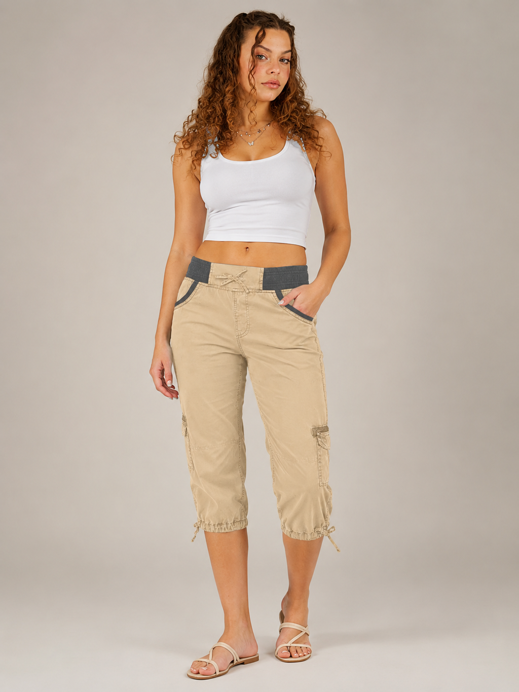 Teodora - Pantalon capri cargo pour femmes avec poches cargo et bords ajustables