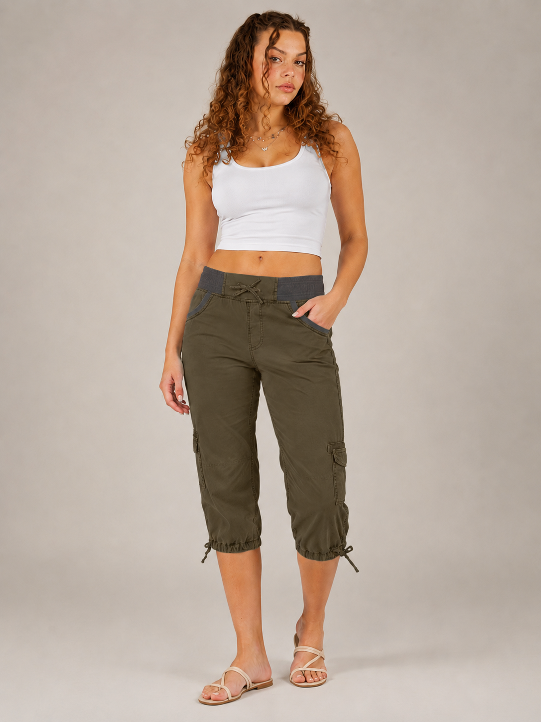 Teodora - Pantalon capri cargo pour femmes avec poches cargo et bords ajustables