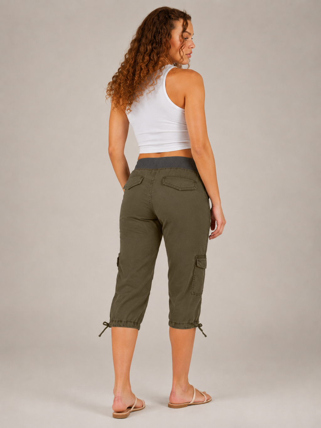 Teodora - Pantalon capri cargo pour femmes avec poches cargo et bords ajustables