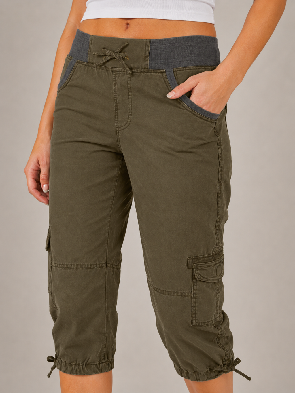 Teodora - Pantalon capri cargo pour femmes avec poches cargo et bords ajustables