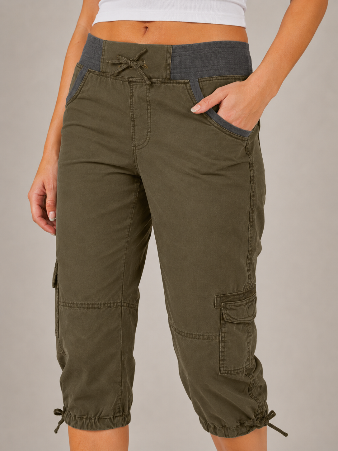 Teodora - Pantalon capri cargo pour femmes avec poches cargo et bords ajustables