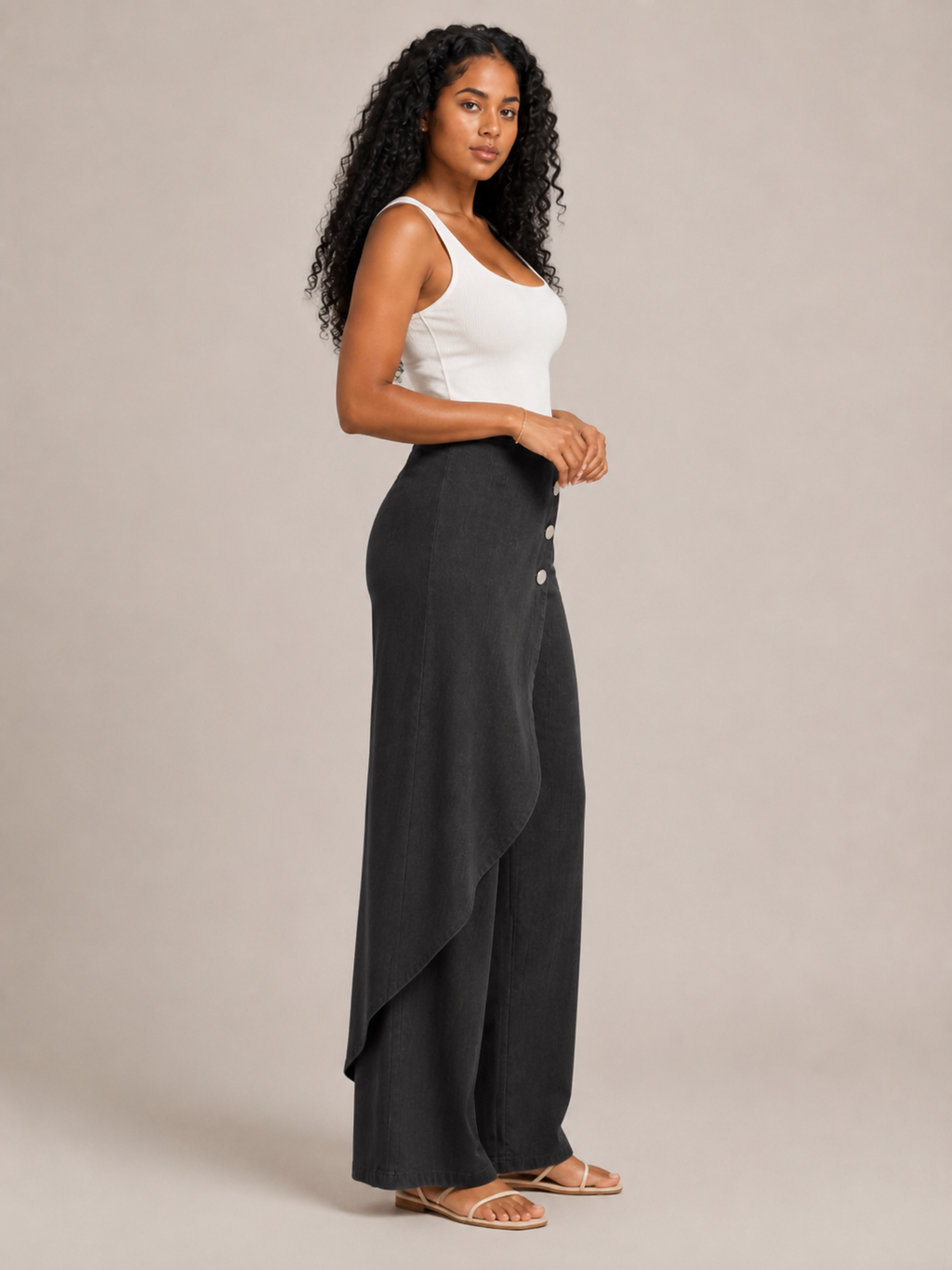 Taneira - Pantalon palazzo pour femmes avec drapé asymétrique et détails de boutons