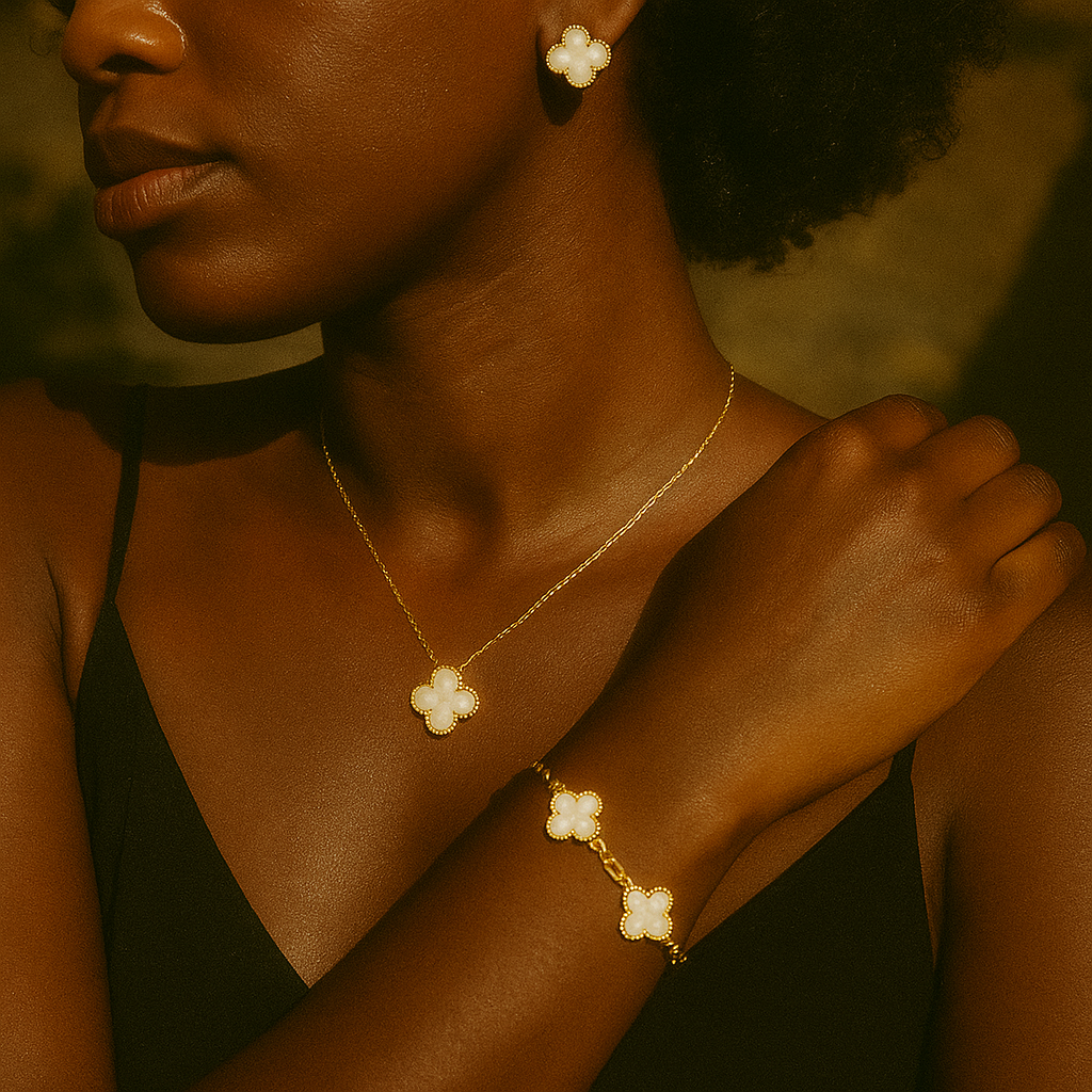 Les boucles d'oreilles trèfle