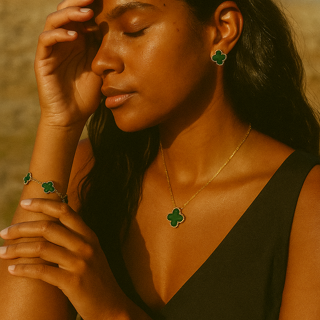 Les boucles d'oreilles trèfle