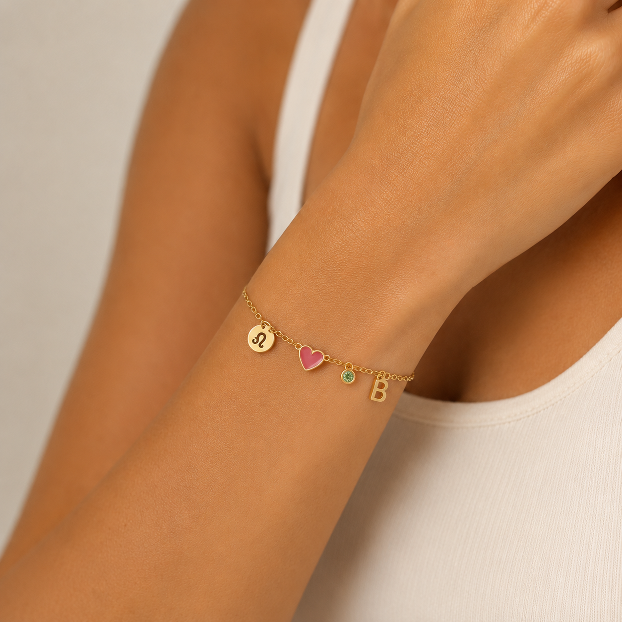 Collier avec initiale, pierre de naissance et signe du zodiaque