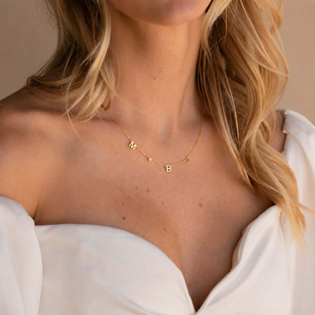 Collier avec initiale, pierre de naissance et signe du zodiaque