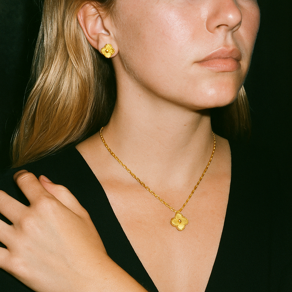 Les boucles d'oreilles trèfle
