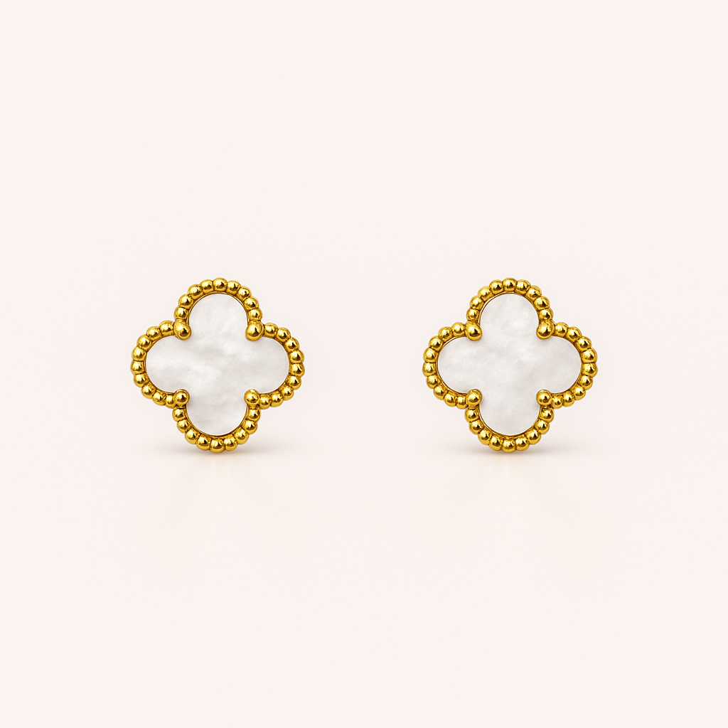 Les boucles d'oreilles trèfle
