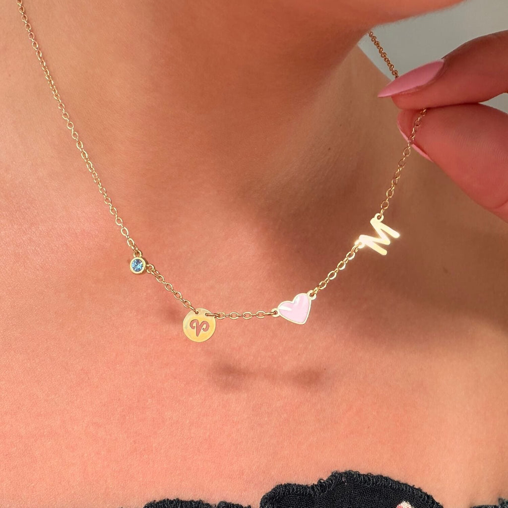 Collier avec initiale, pierre de naissance et signe du zodiaque