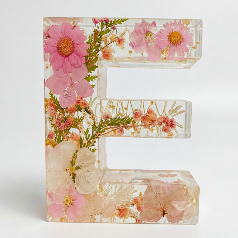 Florenza – Lettre lumineuse en résine florale personnalisée