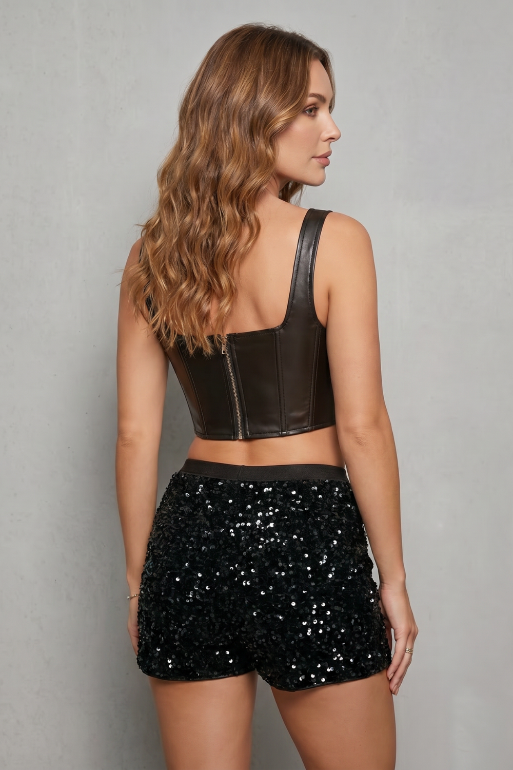 Short Femme Noirelle – Sequins Noirs, Style Glamour