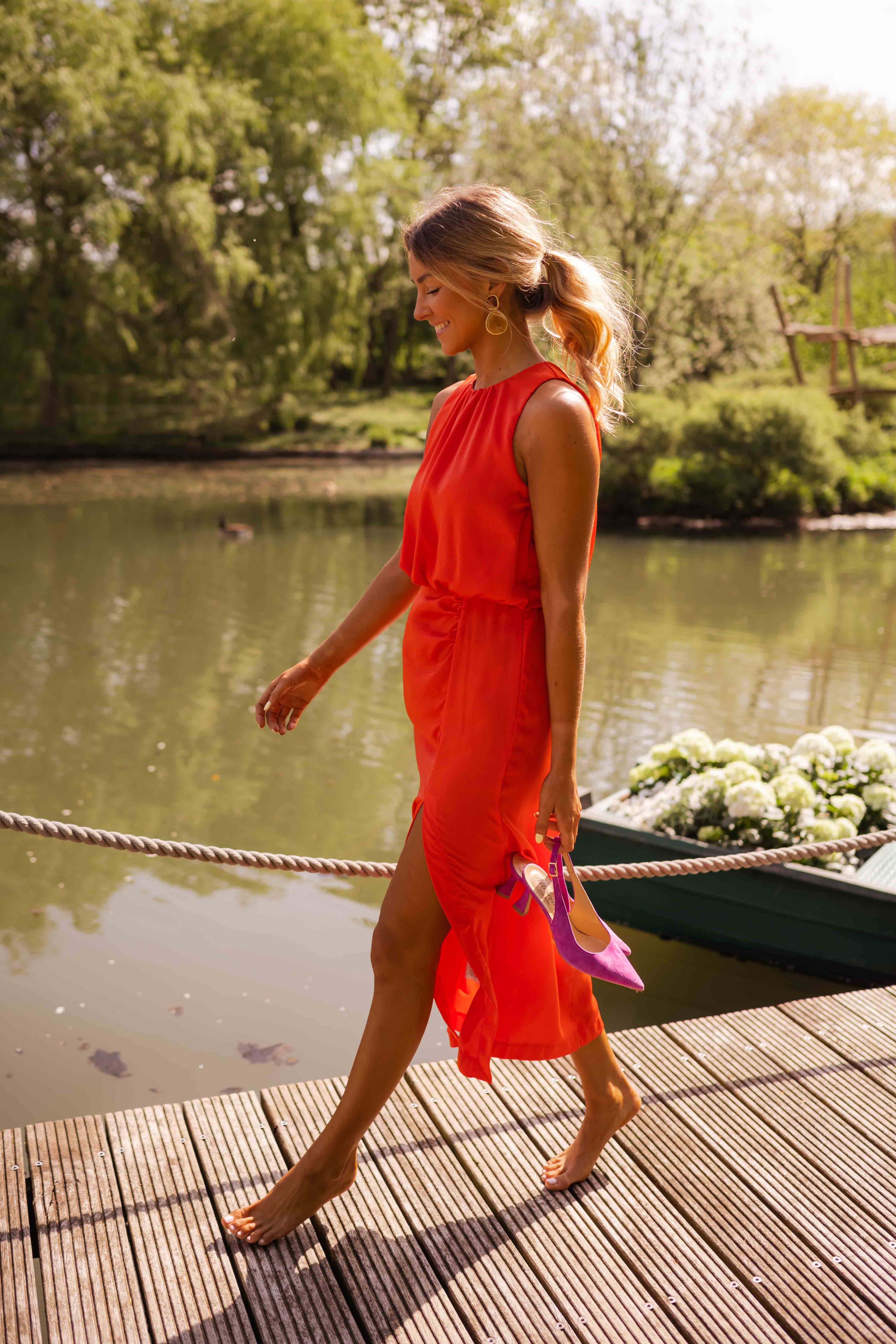 Robe femme midi sans manches à encolure haute et fente – élégante été