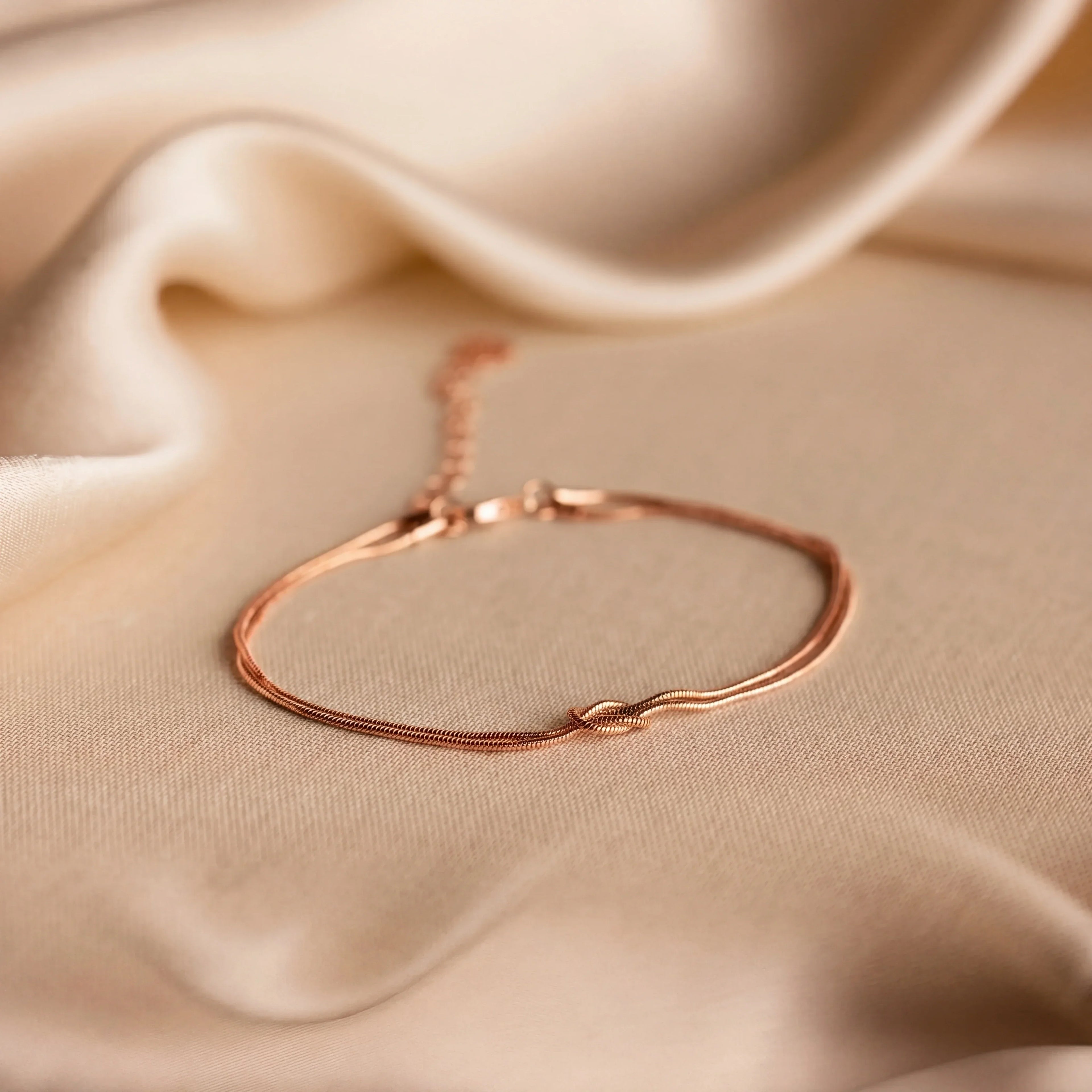 Forever Knot Bracelet – Un cadeau plein de sens pour les couples, les meilleurs amis et la famille