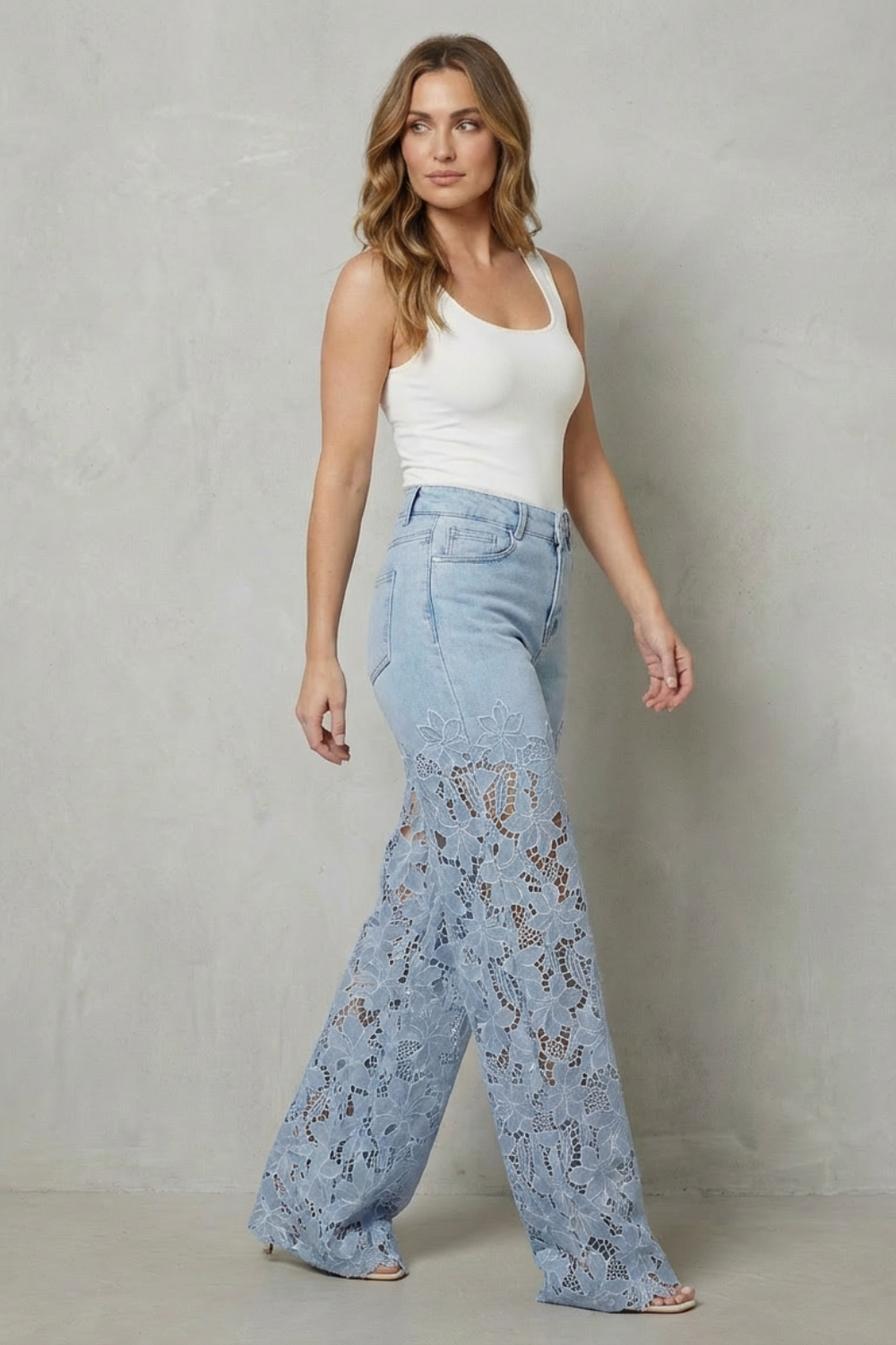 Jean Large Femme Solérine – Bleu Clair, Dentelle Florale