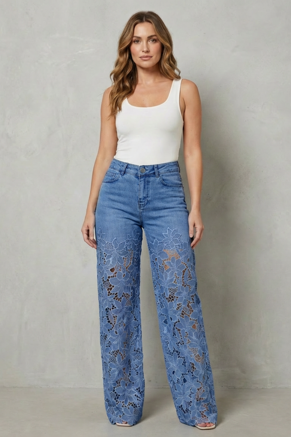 Jean Large Femme Solérine – Bleu Clair, Dentelle Florale