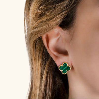 Les boucles d'oreilles trèfle