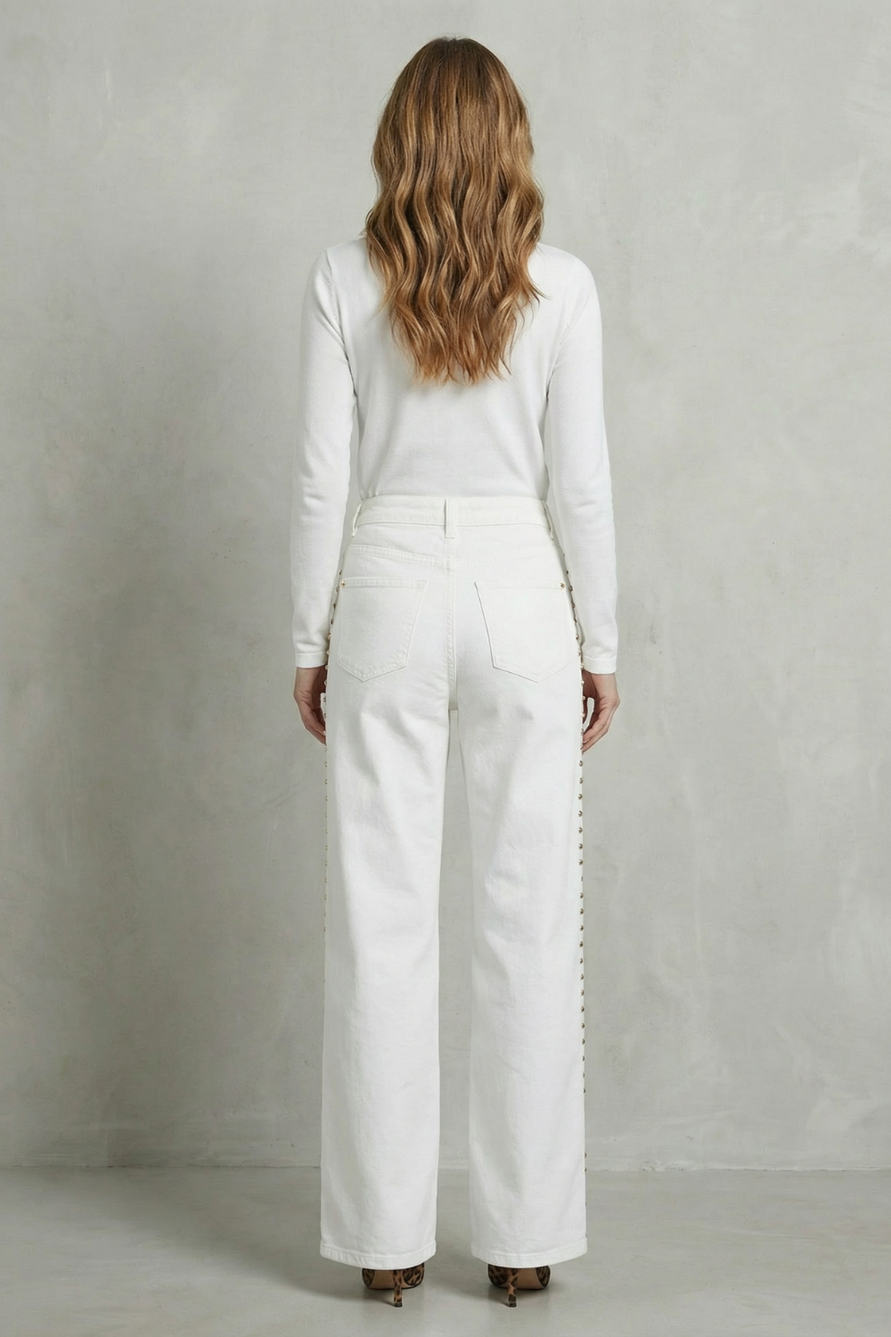 Jean Droit Femme Valdenza – Blanc, Détails Studs Dorés