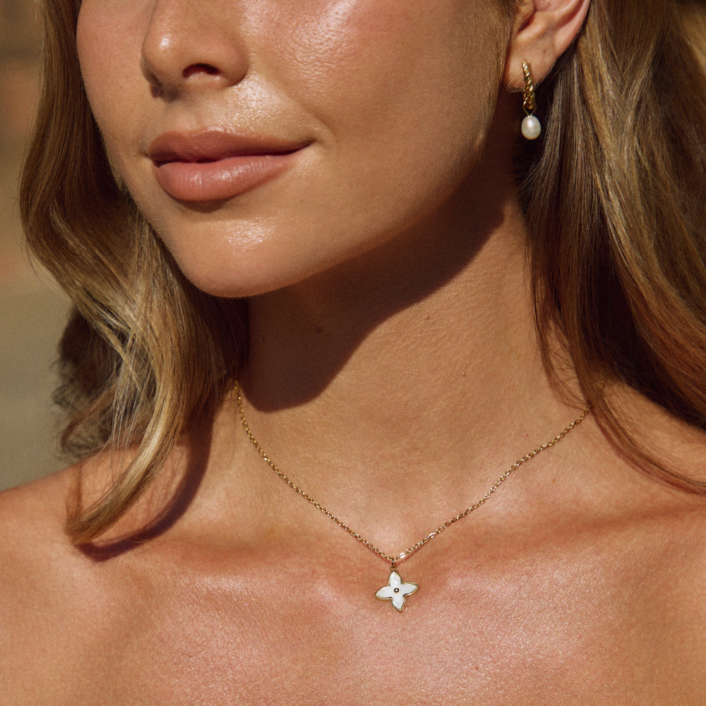 Collier Fleurs Blanches