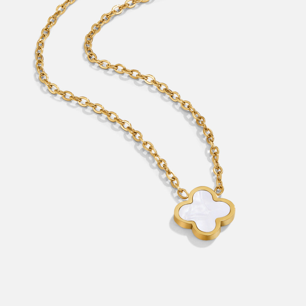 Le collier trèfle blanc