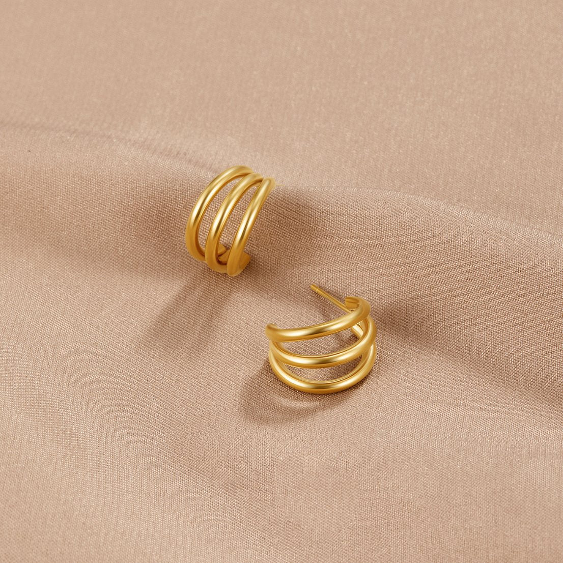 Boucles d'oreilles créoles triples Violette en or