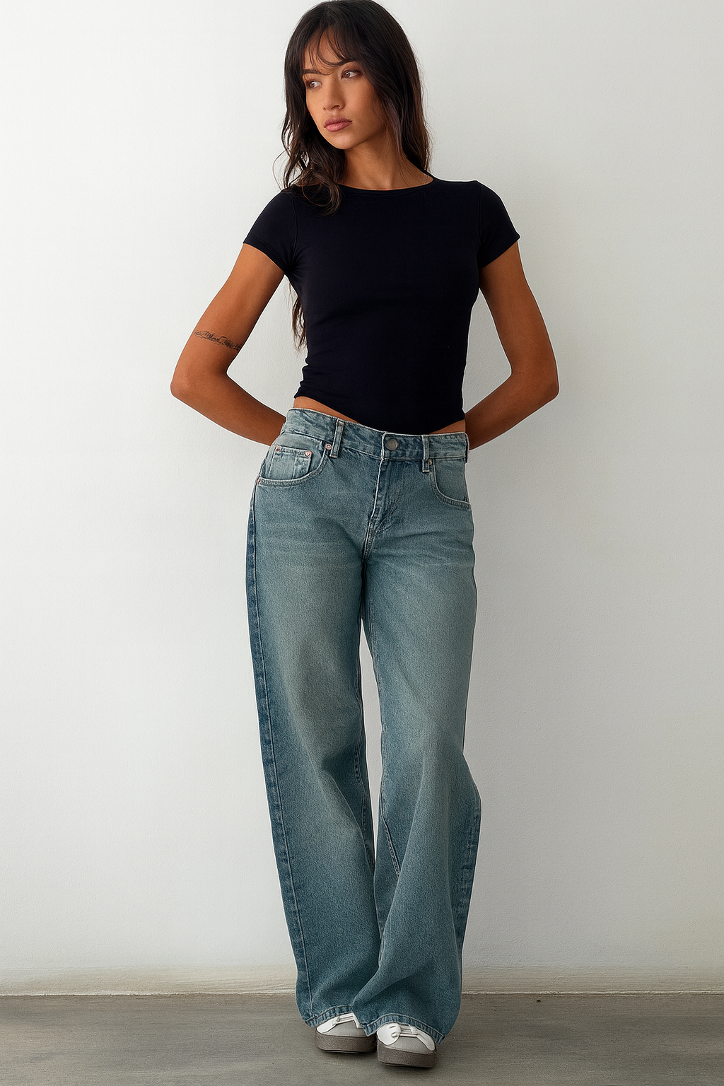 Pantalon femme à jambes larges, fermeture à boutons, passants de ceinture et quinze poches