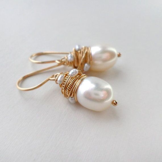 Boucles d'oreilles vintage en perles et fils dorés