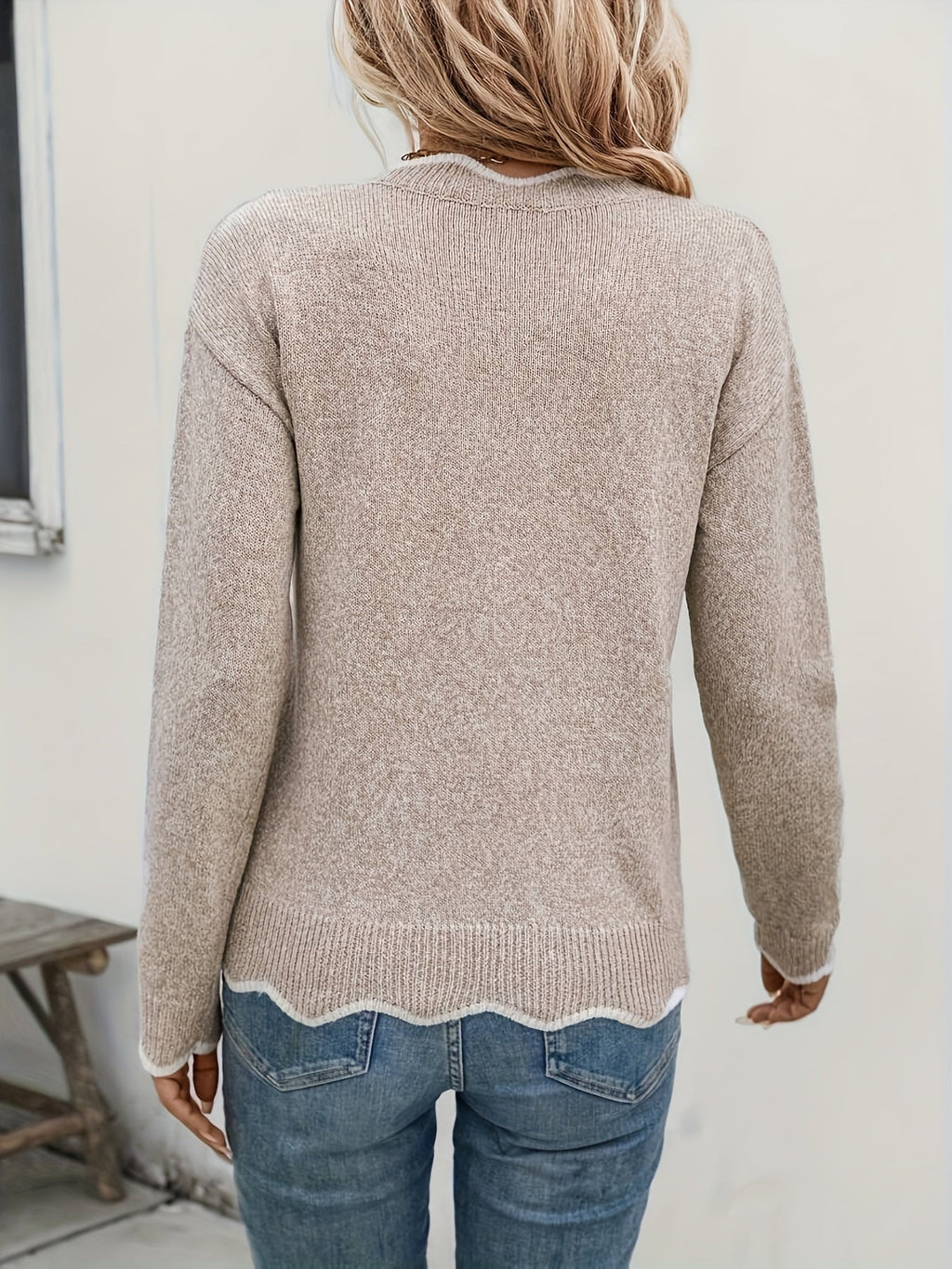 Elin | Pull élégant à col en V avec finition en scallop et manches longues