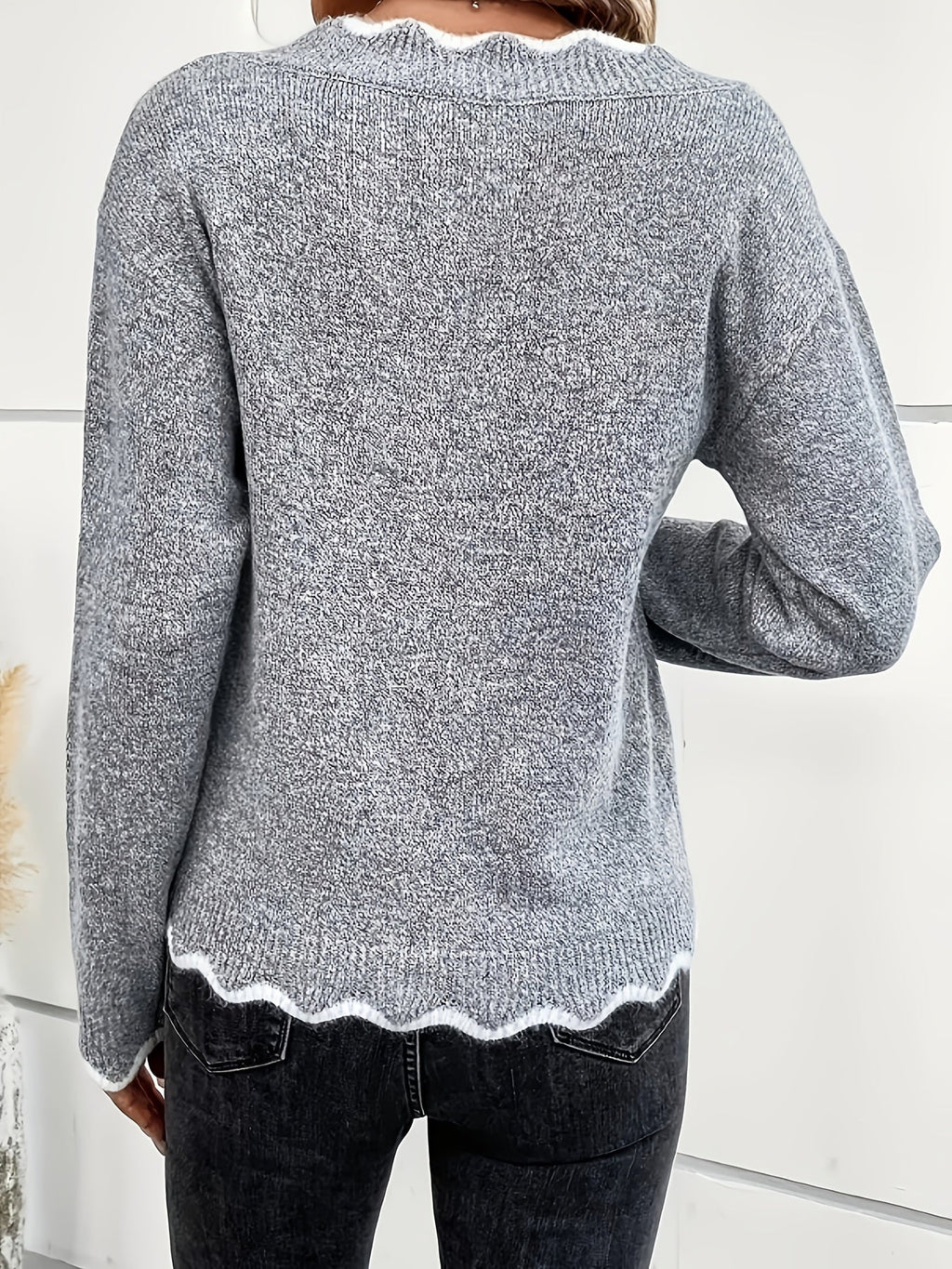 Elin | Pull élégant à col en V avec finition en scallop et manches longues