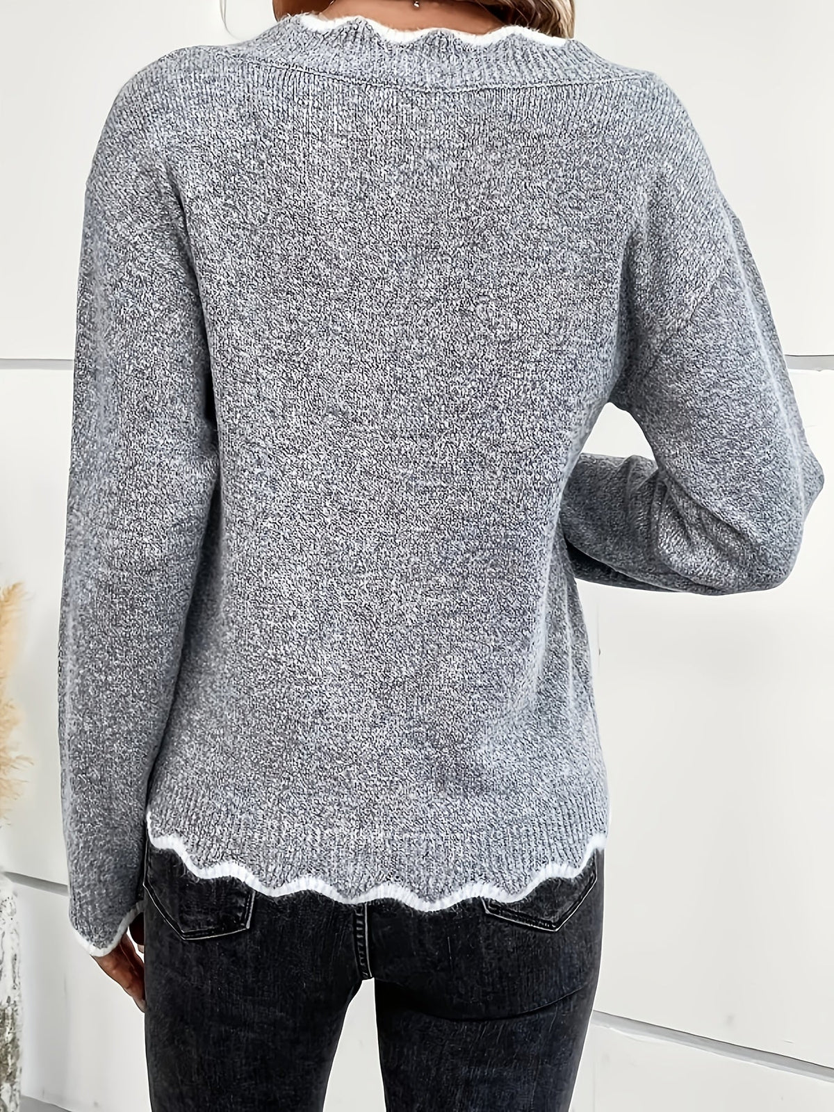 Elin | Pull élégant à col en V avec finition en scallop et manches longues