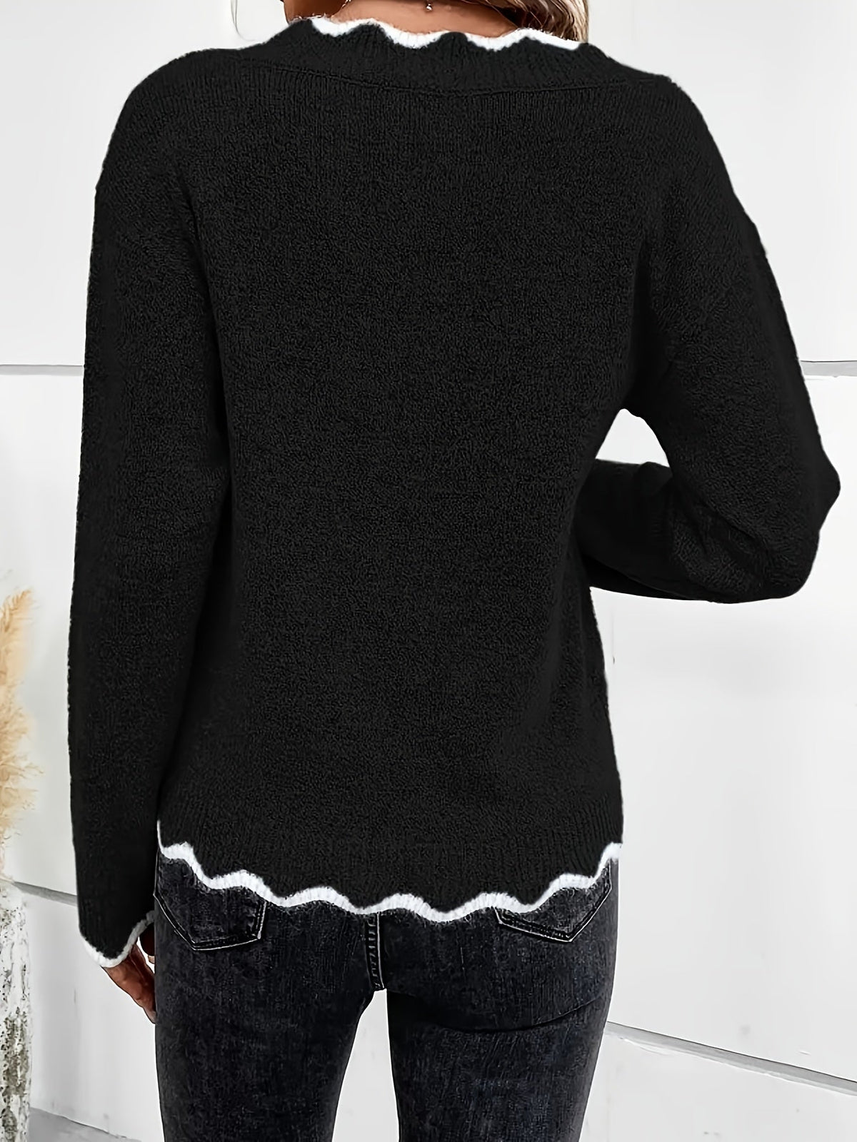 Elin | Pull élégant à col en V avec finition en scallop et manches longues