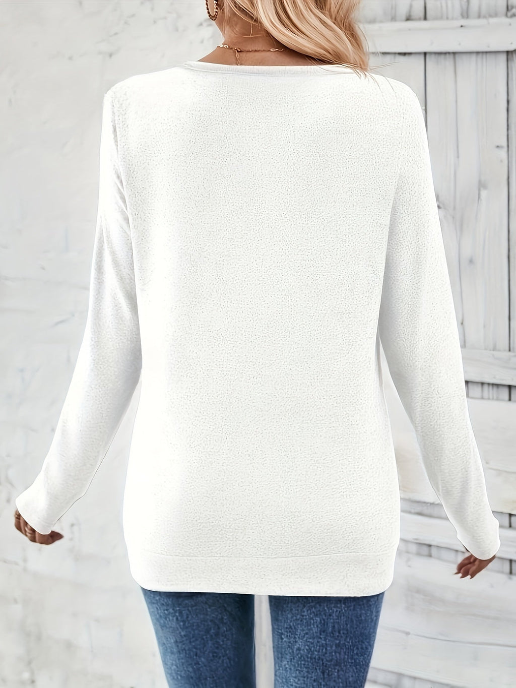 Elise | T-shirt élégant à col en V avec manches longues et détail de bouton