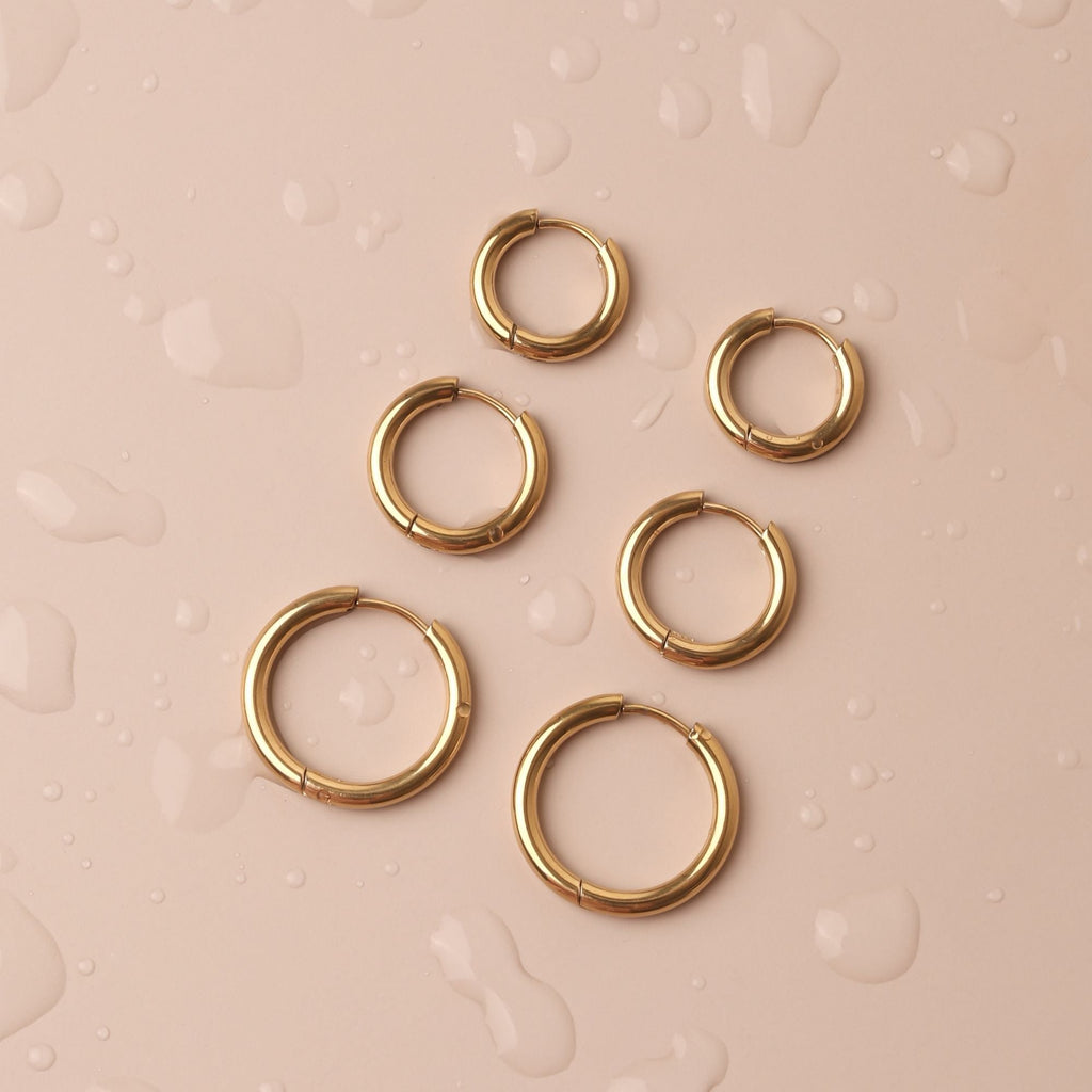 Le lot de trois boucles d'oreilles Effortless