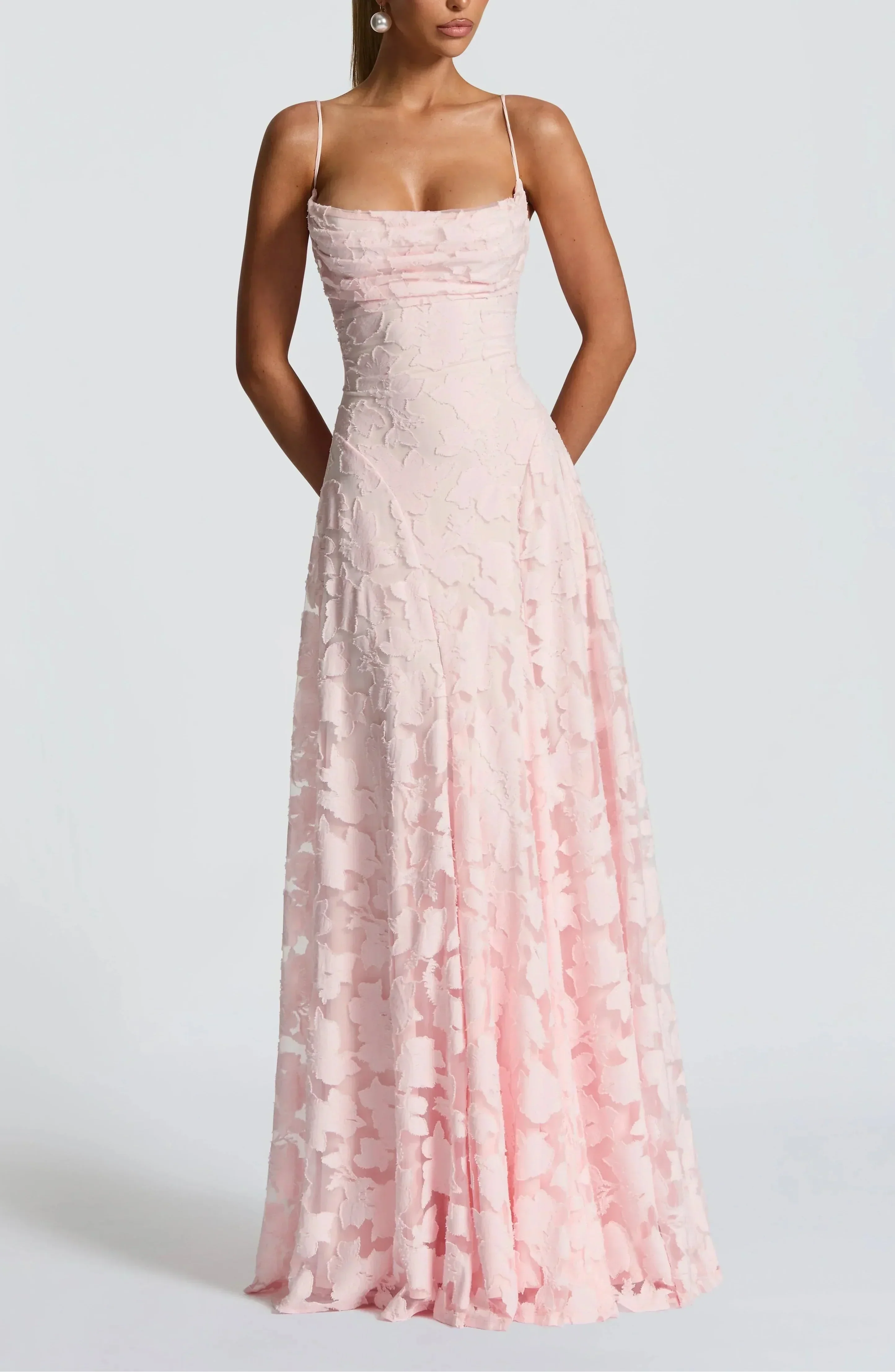 Rubis - Robe longue élégante en dentelle florale